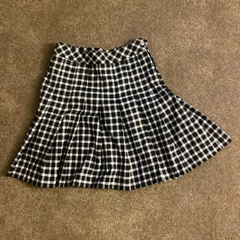 pleated skirt